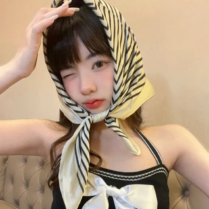 单车上的少女